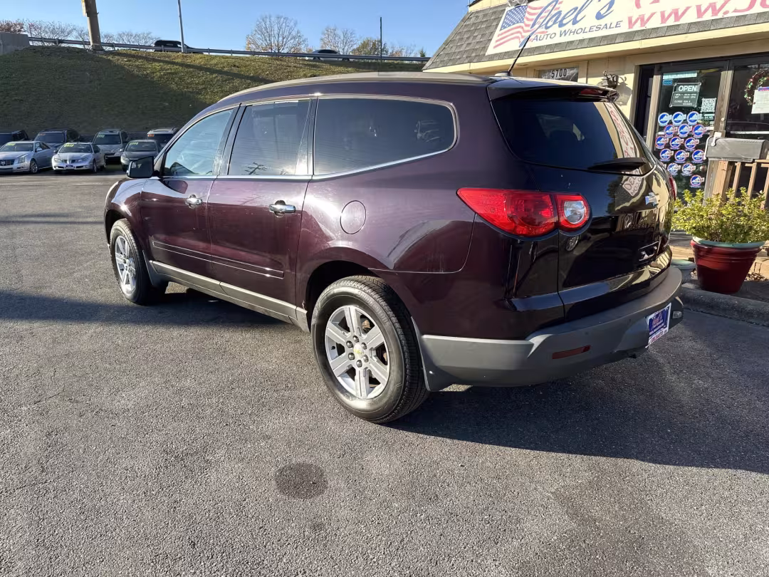 2010 Chevrolet Traverse - 1GNLRFED2AS154840 - Image #2
