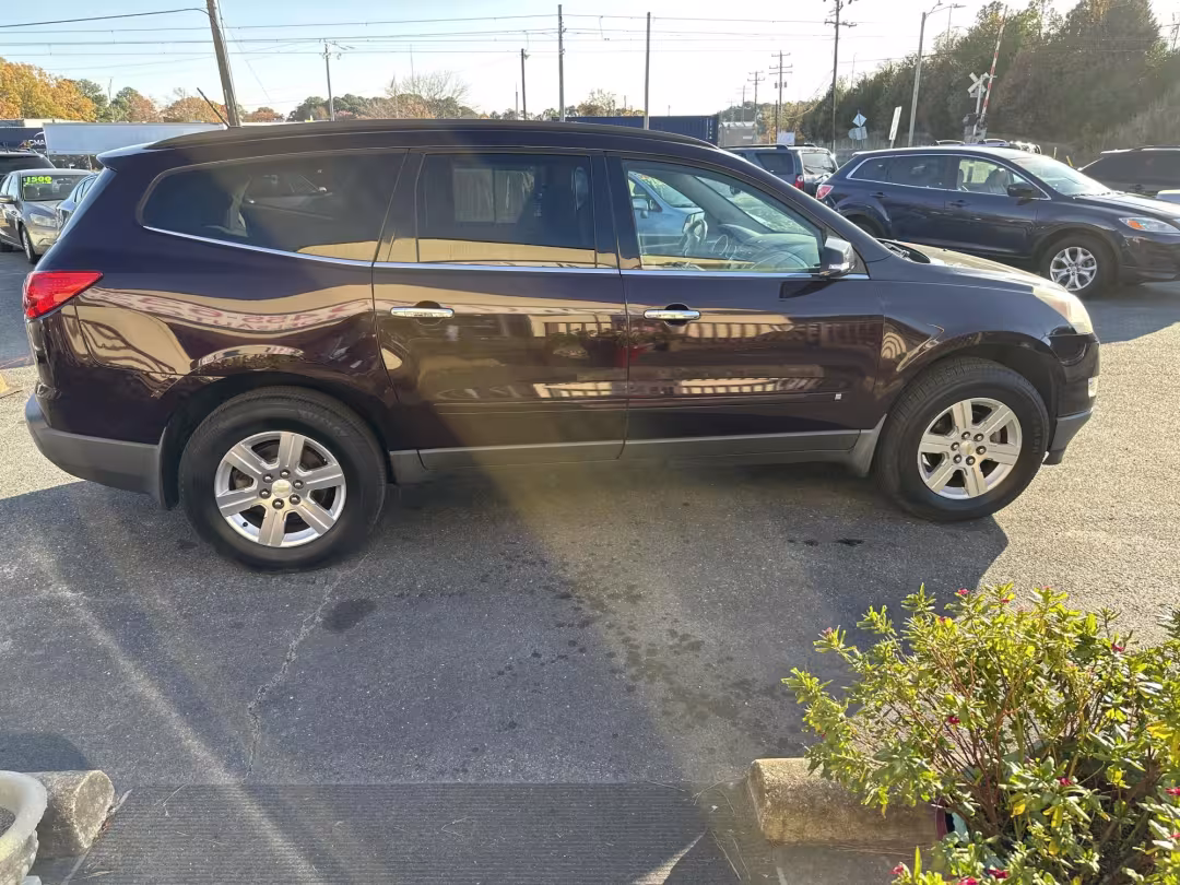 2010 Chevrolet Traverse - 1GNLRFED2AS154840 - Image #4