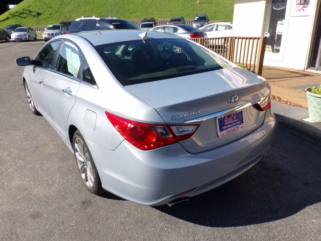 2012 Hyundai Sonata - 5NPEC4AC4CH337176 - Image #9